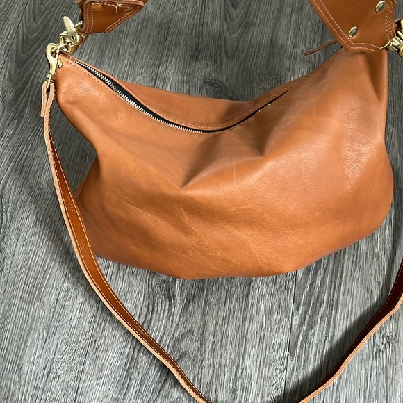 Clare V Moyen Messenger - Picture 10 of 12